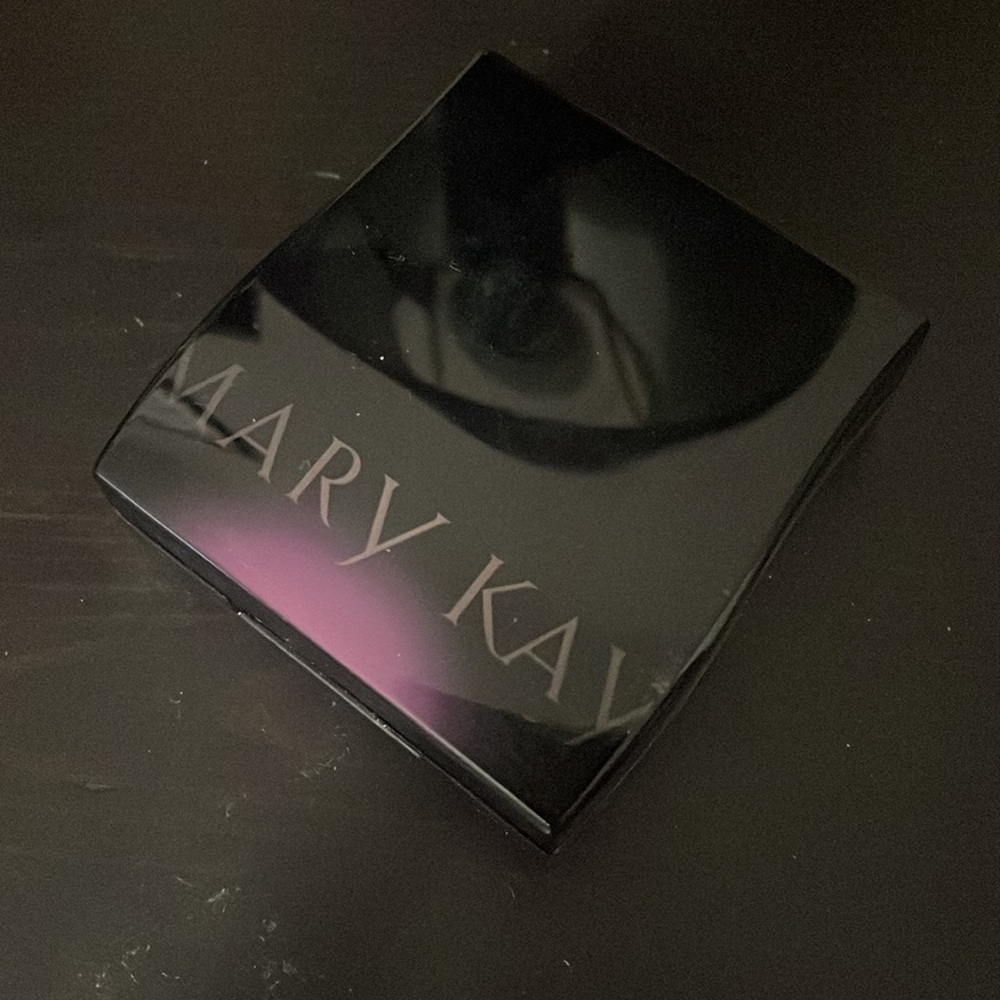 Mary Kay Mini Compact - Picture 2 of 3